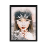 gerahmtes poster auf mattem papier "wintermädchen" schwarz / 30×40 cm