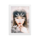 gerahmtes poster auf mattem papier "wintermädchen" weiß / 21×30 cm