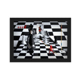 gerahmtes poster auf mattem papier "chess confusion" schwarz / 21×30 cm